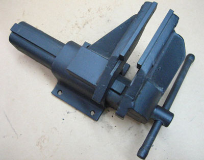 Off-center-vises