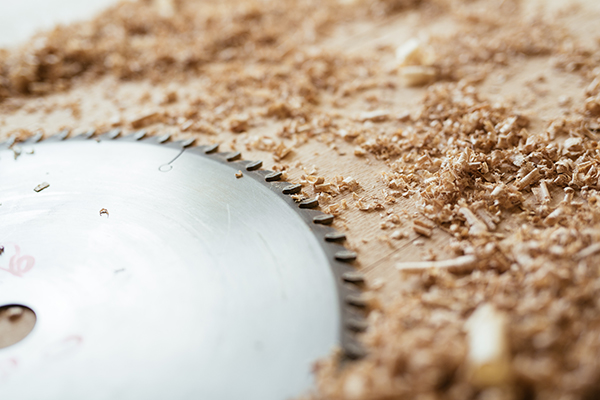 How To Sharpen a Table Saw Blade? [Step By Step Guideline]